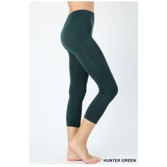 Zenana Outfitters Pants - 1 LEFT. NEW “Bosque” green seamless capri leggings